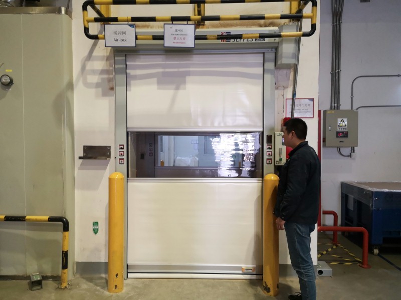 快速門在蘇州營養品公司緩衝間項目安裝完畢