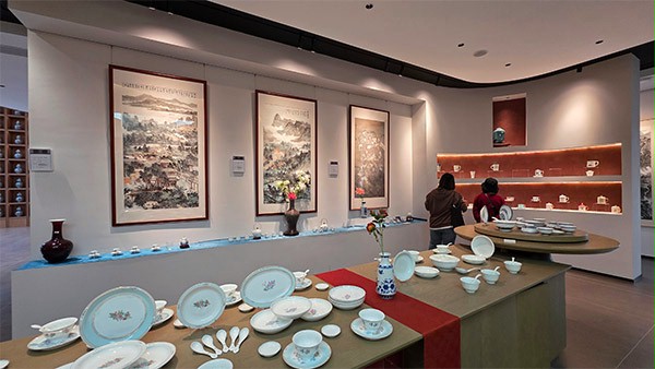 上圖為：此次活動現場賢福軒陶瓷藝術館展廳